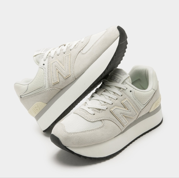 New Balance Women's Off-White Platform - Picture 1 of 6